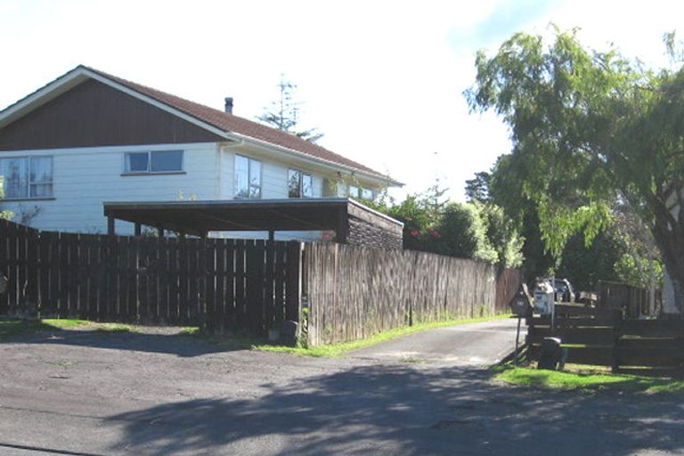 Photo of property in 92 Moire Road, Massey, Auckland, 0614