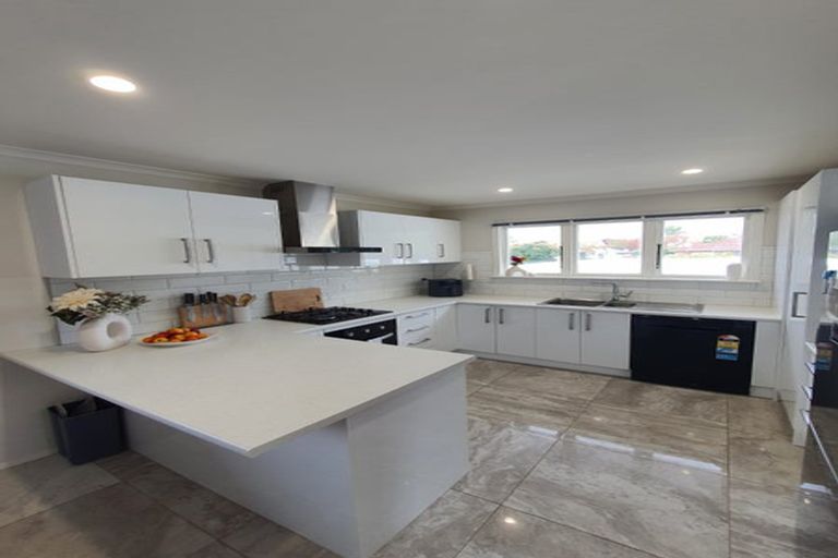 Photo of property in 1/15 Dunedin Street, Redwood, Christchurch, 8051