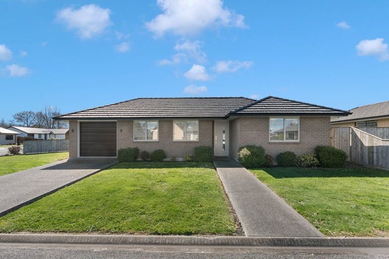 Photo of property in 12 Tarata Grove, Lansdowne, Masterton, 5810