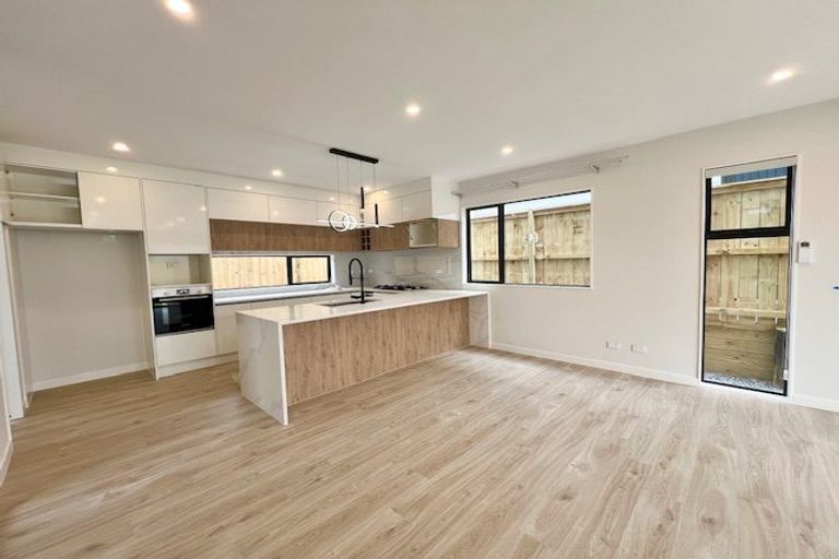Photo of property in 56a Casuarina Road, Half Moon Bay, Auckland, 2012