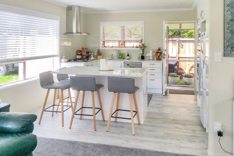 Photo of property in 1/3 Papatahi Place, Henderson, Auckland, 0610