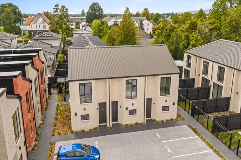 Photo of property in 2/88 Holly Road, St Albans, Christchurch, 8014