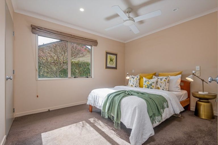 Photo of property in 12 Cloake Way, Palmerston North, 4414