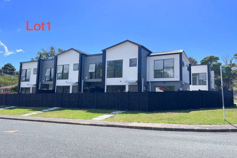 Photo of property in 2c Garner Place, Glenfield, Auckland, 0629