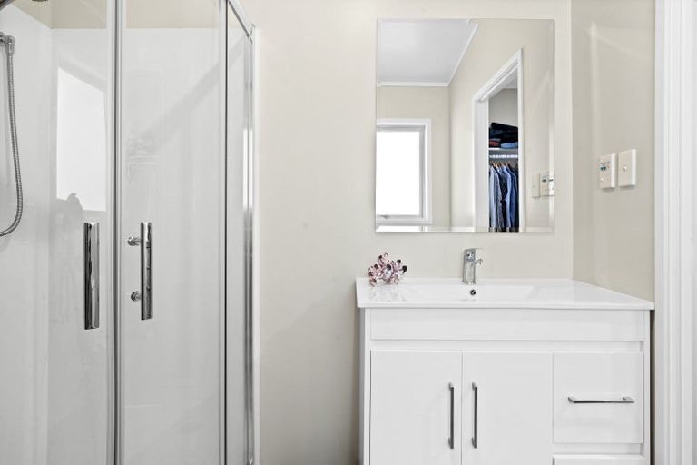 Photo of property in 99 Kawakawa Bay Coast Road, Kawakawa Bay, Papakura, 2585