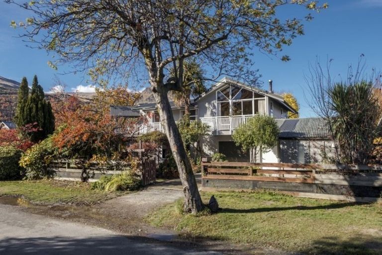 Photo of property in 2 Fox's Terrace, Arrowtown, 9302