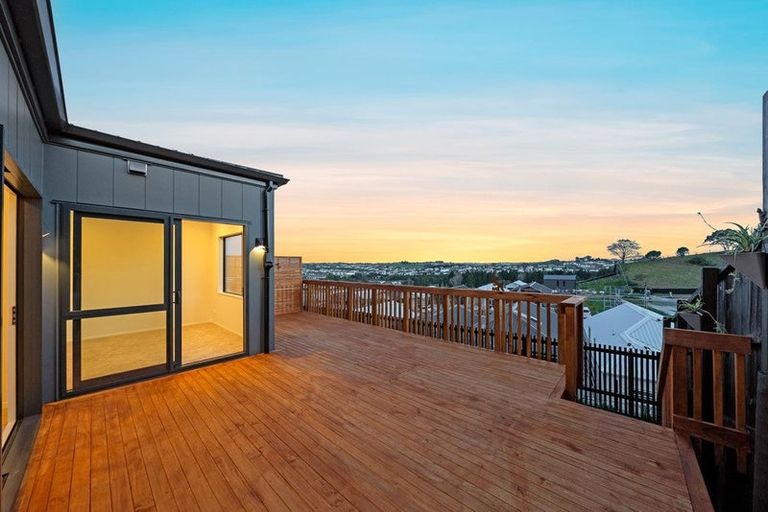 Photo of property in 4 Moko Road, Orewa, 0931