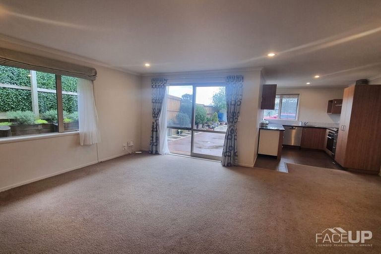 Photo of property in 13 Anna Lane, Glen Eden, Auckland, 0602