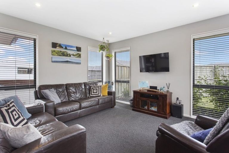 Photo of property in 35 Sequoia Way, Rangiora, 7400