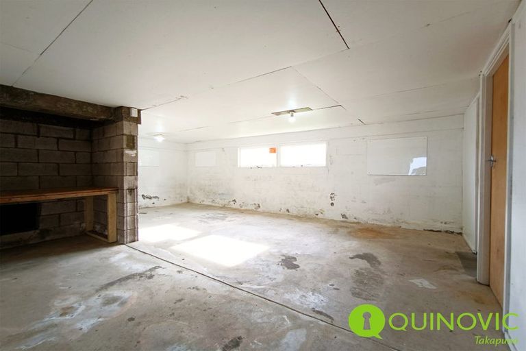 Photo of property in 520 Glenfield Road, Glenfield, Auckland, 0629