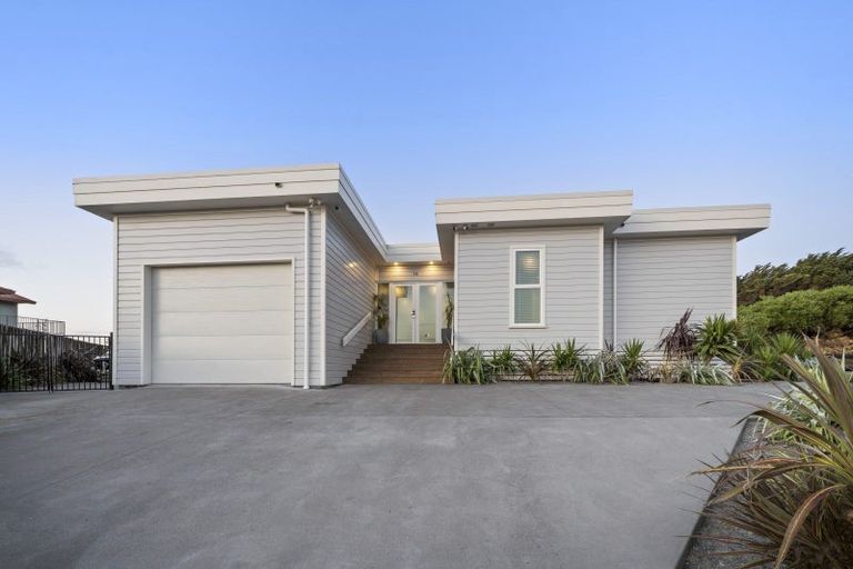 Photo of property in 10 Mariri Place, Waitarere Beach, Levin, 5510