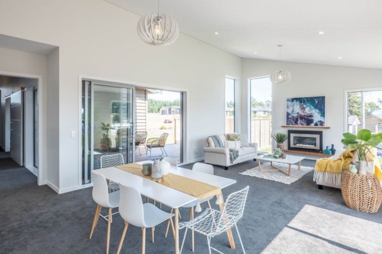 Photo of property in 1 Lamont Place, Waikanae, 5036