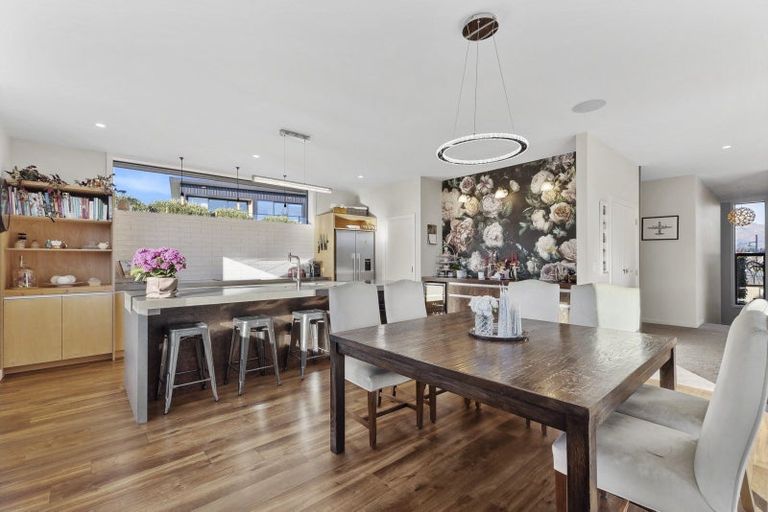 Photo of property in 35 Kirimoko Crescent, Wanaka, 9305