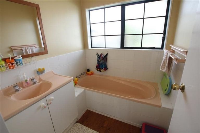 Photo of property in 2/76 Frank Nobilo Drive, Golflands, Auckland, 2013