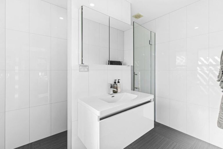 Photo of property in 10 Snowberry Street, Albert Town, Wanaka, 9305