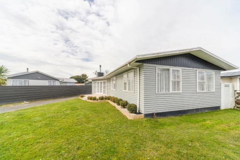 Photo of property in 26 Rhodes Drive, Kelvin Grove, Palmerston North, 4414