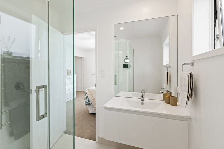 Photo of property in 25a Elizabeth Street, Orewa, 0931