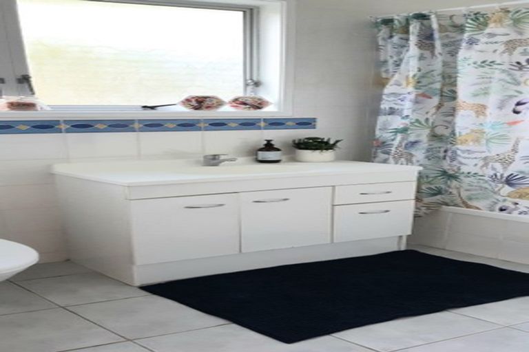 Photo of property in 73 Alexander Avenue, Torbay, Auckland, 0630