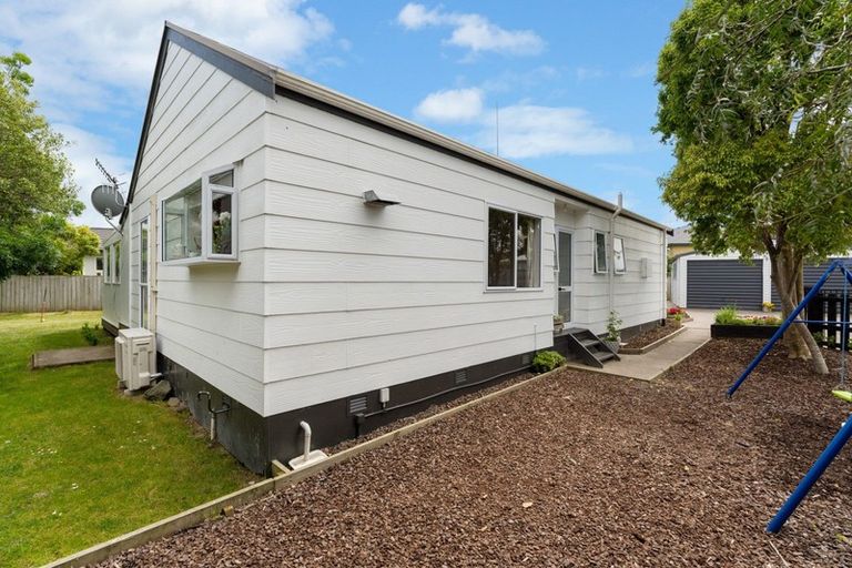 Photo of property in 19 Peppertree Glade, Kelvin Grove, Palmerston North, 4414