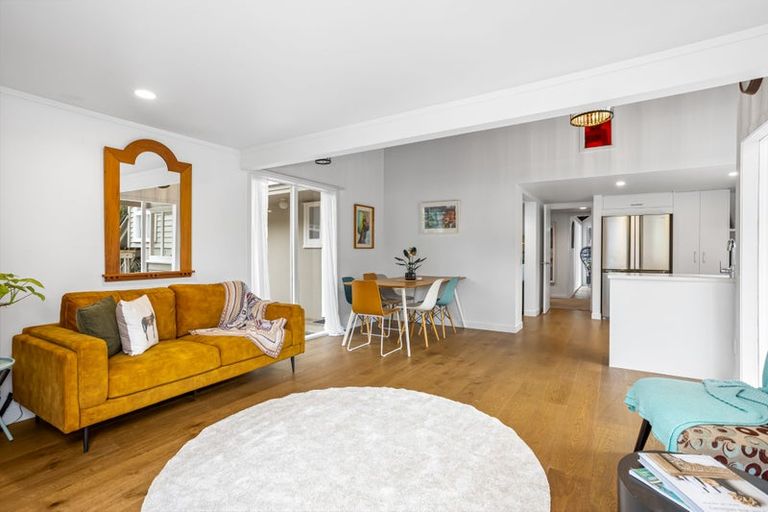 Photo of property in 8 Eucalyptus Place, Beach Haven, Auckland, 0626