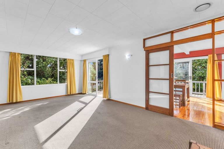 Photo of property in 50 Seaview Road, Marfell, New Plymouth, 4310