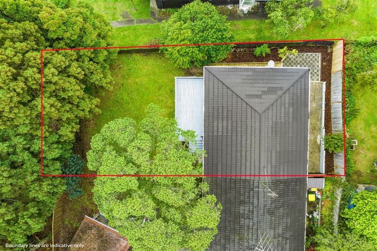 Photo of property in 2/8 Tusac Place, Totara Vale, Auckland, 0627