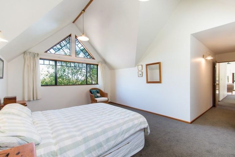 Photo of property in 16 Hebe Place, Birkenhead, Auckland, 0626