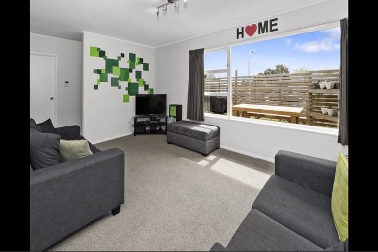 Photo of property in 72 Tatariki Street, Rosehill, Papakura, 2113