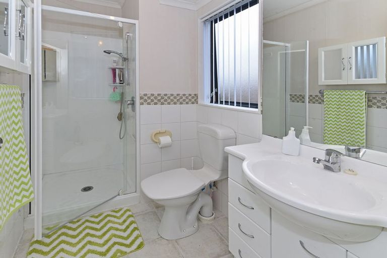 Photo of property in 10 Adair Place, Weymouth, Auckland, 2103