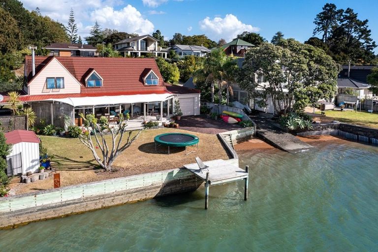 Photo of property in 68 The Terrace, Herald Island, Auckland, 0618