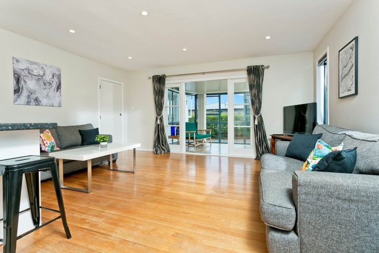 Photo of property in 4 Trinidad Road, Sunnynook, Auckland, 0620
