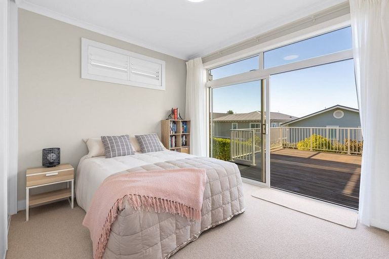 Photo of property in 18 Panorama Heights, Orewa, 0931