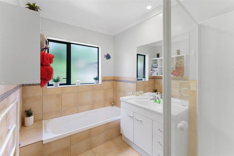 Photo of property in 15 Rifleman Lane, Paraparaumu Beach, Paraparaumu, 5032