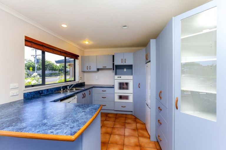 Photo of property in 68 Wairau Road, Oakura, 4314