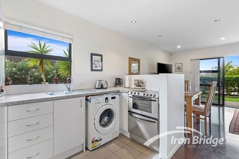 Photo of property in 1/79 Schnapper Rock Road, Schnapper Rock, Auckland, 0632