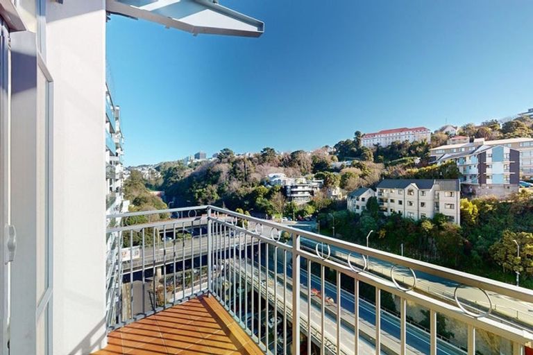 Photo of property in Atrium Towers, 9g/154 The Terrace, Wellington Central, Wellington, 6011