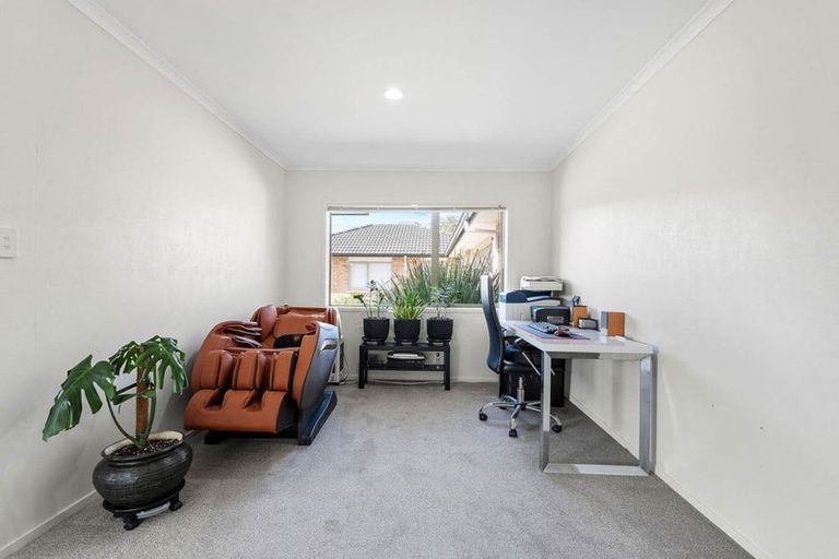 Photo of property in 142 Oaktree Avenue, Browns Bay, Auckland, 0630