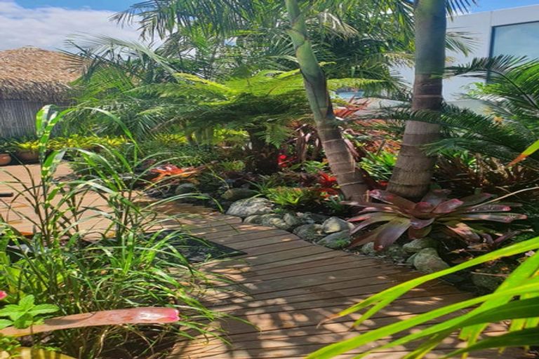 Photo of property in 4 Cordyline Way, One Tree Point, 0118