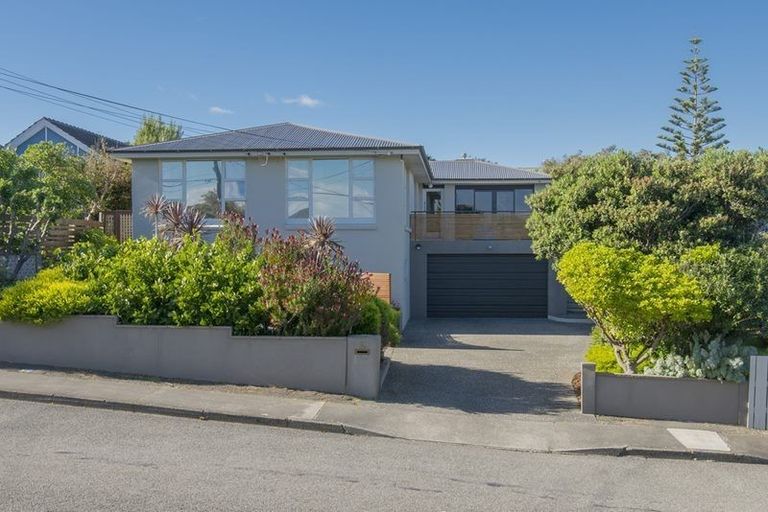 Photo of property in 137 Seaview Road, Paraparaumu Beach, Paraparaumu, 5032