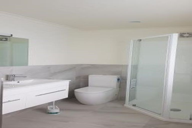 Photo of property in 6 Mansion Court, West Harbour, Auckland, 0618