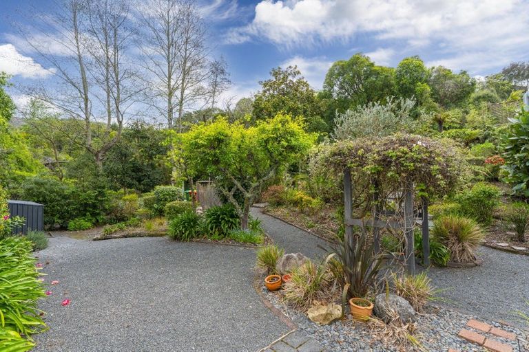 Photo of property in 19 Te Urunga Place, Acacia Bay, Taupo, 3330