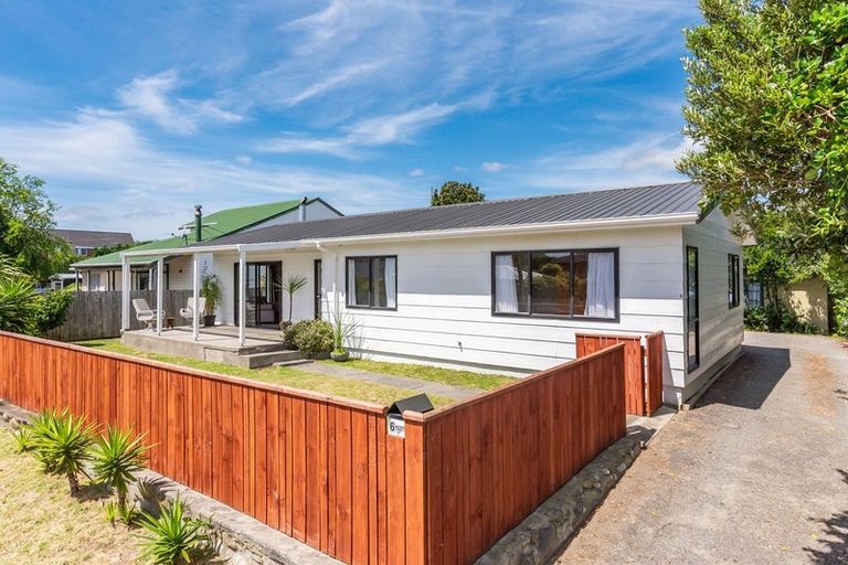 Photo of property in 6 Percival Road, Paraparaumu Beach, Paraparaumu, 5032