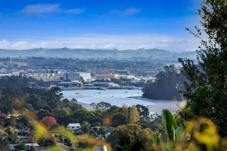 Photo of property in 2/20 Pemberton Avenue, Bayview, Auckland, 0629