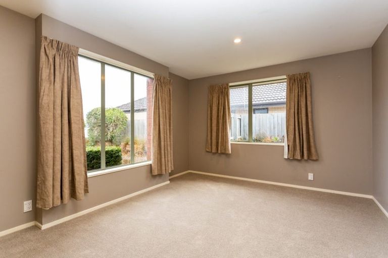 Photo of property in 16 Coppinger Terrace, Aidanfield, Christchurch, 8025