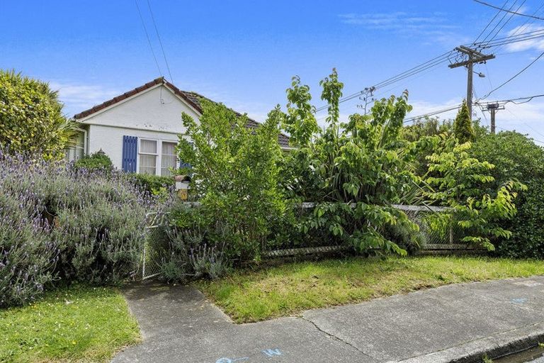 Photo of property in 15 Raymond Terrace, Fairfield, Lower Hutt, 5011