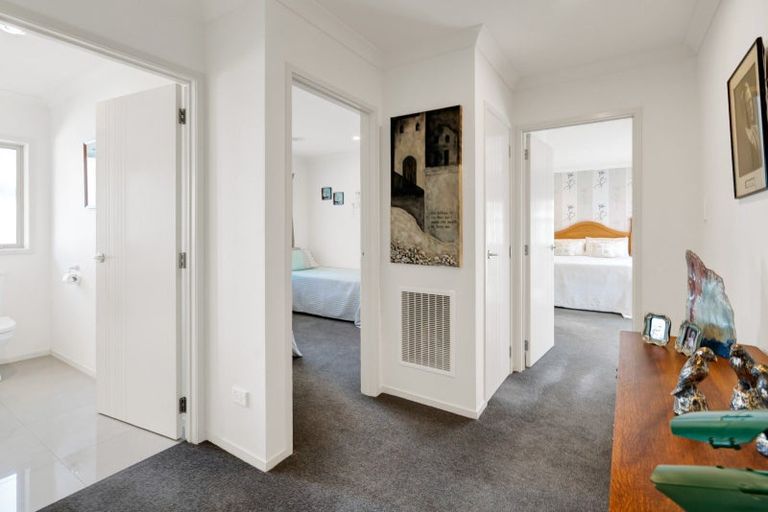 Photo of property in 7 Portland Drive, Highlands Park, New Plymouth, 4312