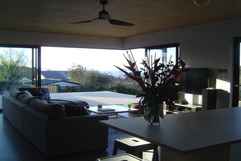 Photo of property in 26 Surf Road, Stanmore Bay, Whangaparaoa, 0932