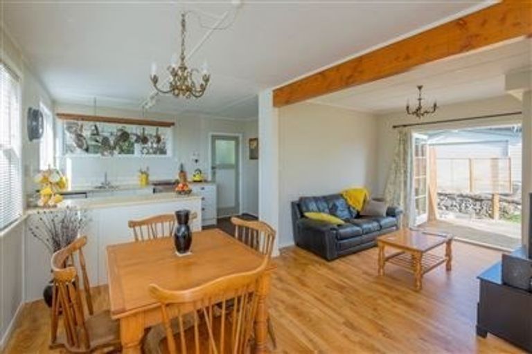Photo of property in 6 Kaitawa Street, Waikanae Beach, Waikanae, 5036