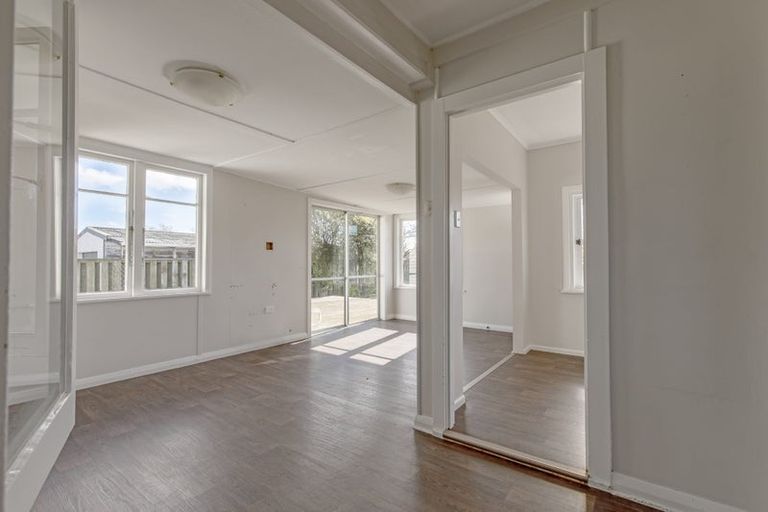 Photo of property in 12 Woburn Street, Waipukurau, 4200