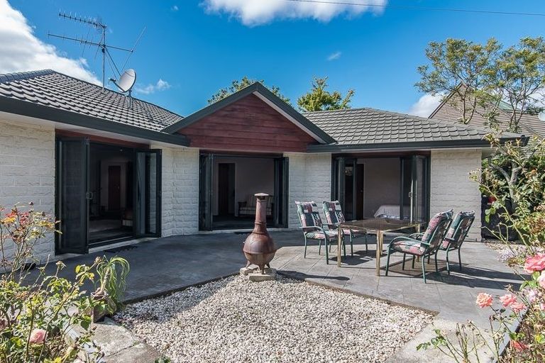 Photo of property in 11 Hurworth Grove, Waikanae, 5036